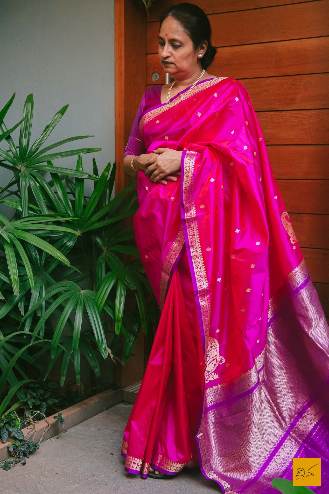 This is a beautiful banarasi katan silk saree with kadhwa buttas and konia pallu. The saree comes with a beautiful brocade blouse. New trend of Banarasi designs, Banarasi for artists, art lovers, architects, saree lovers, saree connoisseurs, musicians, dancers, doctors, Banarasi Katan silk saree, indian saree images, latest saree with price, only saree images, new Banarasi saree design.