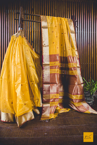 Indian wedding, festivals, handwoven saree for classical music singers, dancers, architects, saree connoisseurs, saree collectors, brides, bridesmaids. This is a pure silk cotton saree which has a very soft drape and can be accessorised with diamonds, peals, precious stone jewellery depending on the occasion. Looks dressy with a gajra too. Traditional yet contemporary in its look.