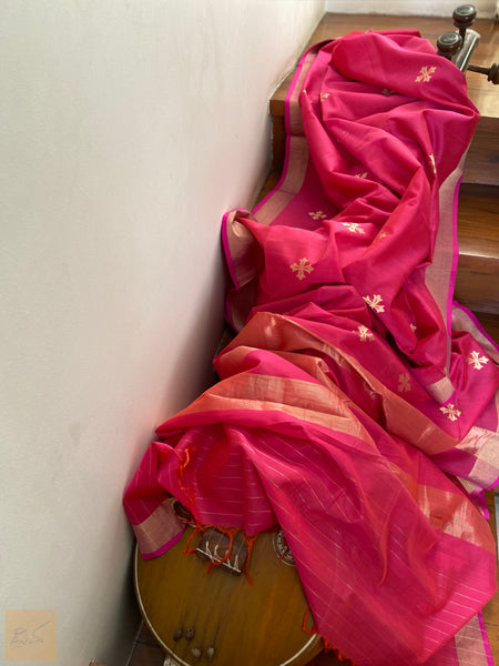A lovely pink banarasi silk cotton handwoven saree with Khadwa Buttas. New trend of Saree designs, Saree for artists, art lovers, architects, saree lovers, Saree connoisseurs, musicians, dancers, doctors, silk saree, indian saree images, latest sarees with price, only saree images, new saree design.