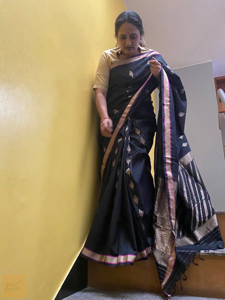A lovely black banarasi silk cotton handwoven saree with Khadwa Buttas. New trend of Saree designs, Saree for artists, art lovers, architects, saree lovers, Saree connoisseurs, musicians, dancers, doctors, silk saree, indian saree images, latest sarees with price, only saree images, new saree design.