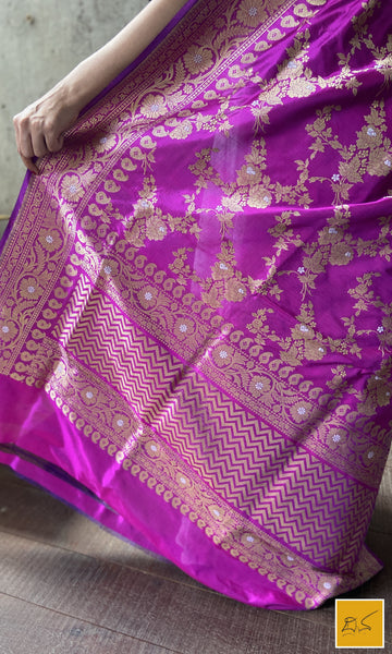 This is a gorgeous majenta pink banarasi katan silk handwoven jangla dupatta. New trend of Silk Dupatta designs, Silk Dupatta for artists, art lovers, architects, dupatta lovers, Dupatta connoisseurs, musicians, dancers, doctors, Silk dupatta, indian dupatta images, latest dupattas with price, only dupatta images, new Silk dupatta design.