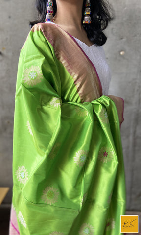 This is a gorgeous green and pink banarasi katan silk handwoven dupatta with kadhwa sona rupa meenakari buttas. New trend of Silk Dupatta designs, Silk Dupatta for artists, art lovers, architects, dupatta lovers, Dupatta connoisseurs, musicians, dancers, doctors, Silk dupatta, indian dupatta images, latest dupattas with price, only dupatta images, new Silk dupatta design.