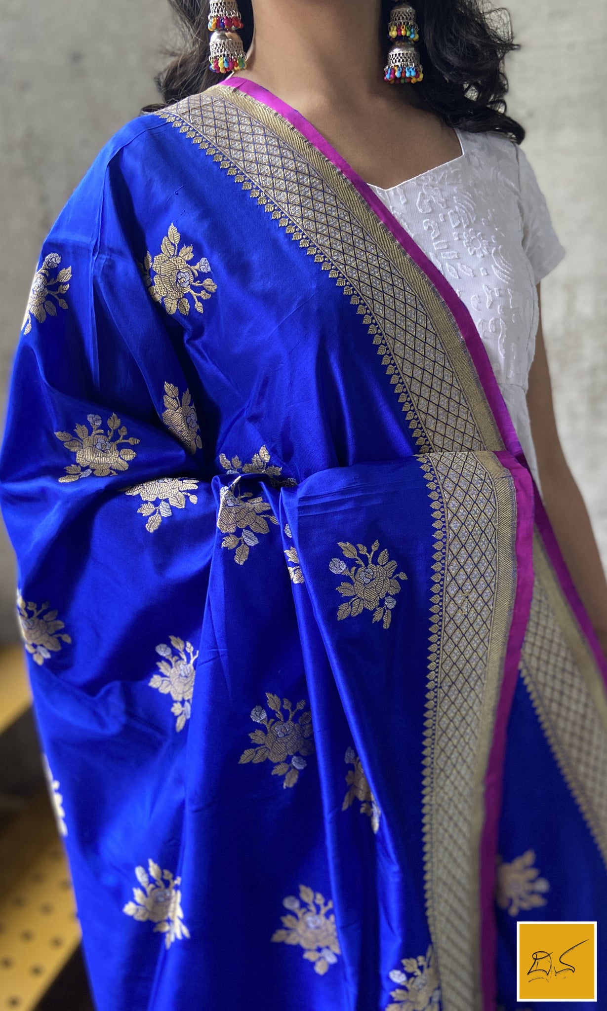This is a gorgeous blue banarasi katan silk handwoven dupatta with kadhwa meenakari buttas. New trend of Silk Dupatta designs, Silk Dupatta for artists, art lovers, architects, dupatta lovers, Dupatta connoisseurs, musicians, dancers, doctors, Silk dupatta, indian dupatta images, latest dupattas with price, only dupatta images, new Silk dupatta design.