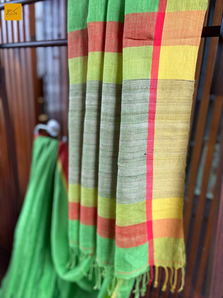 This is a gorgeous Linen handwoven Saree with a green body. New trend of Saree designs, Saree for artists, art lovers, architects, saree lovers, Saree connoisseurs, musicians, dancers, doctors, linen saree, indian saree images, latest sarees with price, only saree images, new saree design.