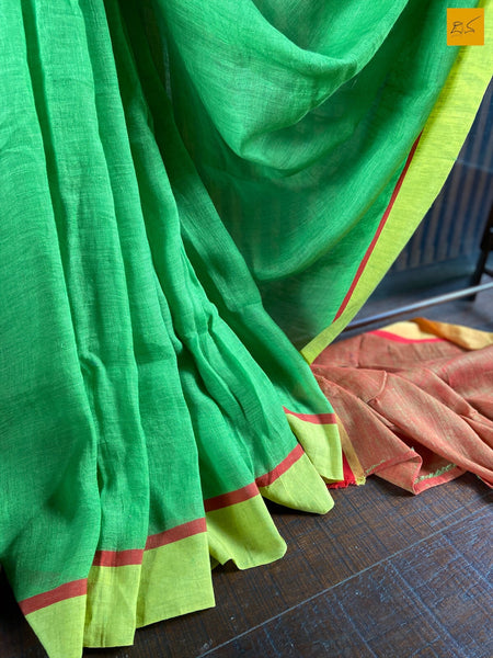 This is a gorgeous Linen handwoven Saree with a green body. New trend of Saree designs, Saree for artists, art lovers, architects, saree lovers, Saree connoisseurs, musicians, dancers, doctors, linen saree, indian saree images, latest sarees with price, only saree images, new saree design.
