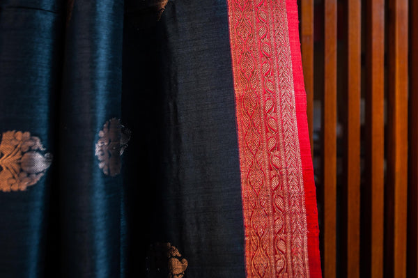 A beautiful banarasi tussar silk handwoven sari with kadhwa buttas. New trend of Banarasi Saree designs, Banarasi Saree for artists, art lovers, architects, saree lovers, Saree connoisseurs, musicians, dancers, doctors, Banarasi tussar silk saree, indian saree images, latest sarees with price, only saree images, new Banarasi saree design.
