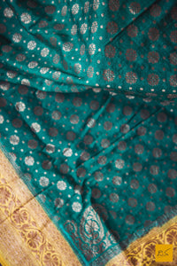 This is a gorgeous banarasi munga dupatta. New trend of munga Silk dupatta designs, munga Silk dupatta for artists, art lovers, architects, dupatta lovers, dupatta connoisseurs, musicians, dancers, doctors, munga Silk dupatta, indian dupatta images, latest dupattas with price, only dupatta images, new munga silk dupatta design.