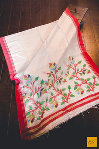 This is a gorgeous pure matka silk handwoven saree with red border and muslin jamdani pallu. New trend of Matka silk Saree designs,  Matka silk Saree for artists, art lovers, architects, saree lovers, Saree connoisseurs, musicians, dancers, doctors, Matka silk saree, indian saree images, latest sarees with price, only saree images, new Matka silk saree design.